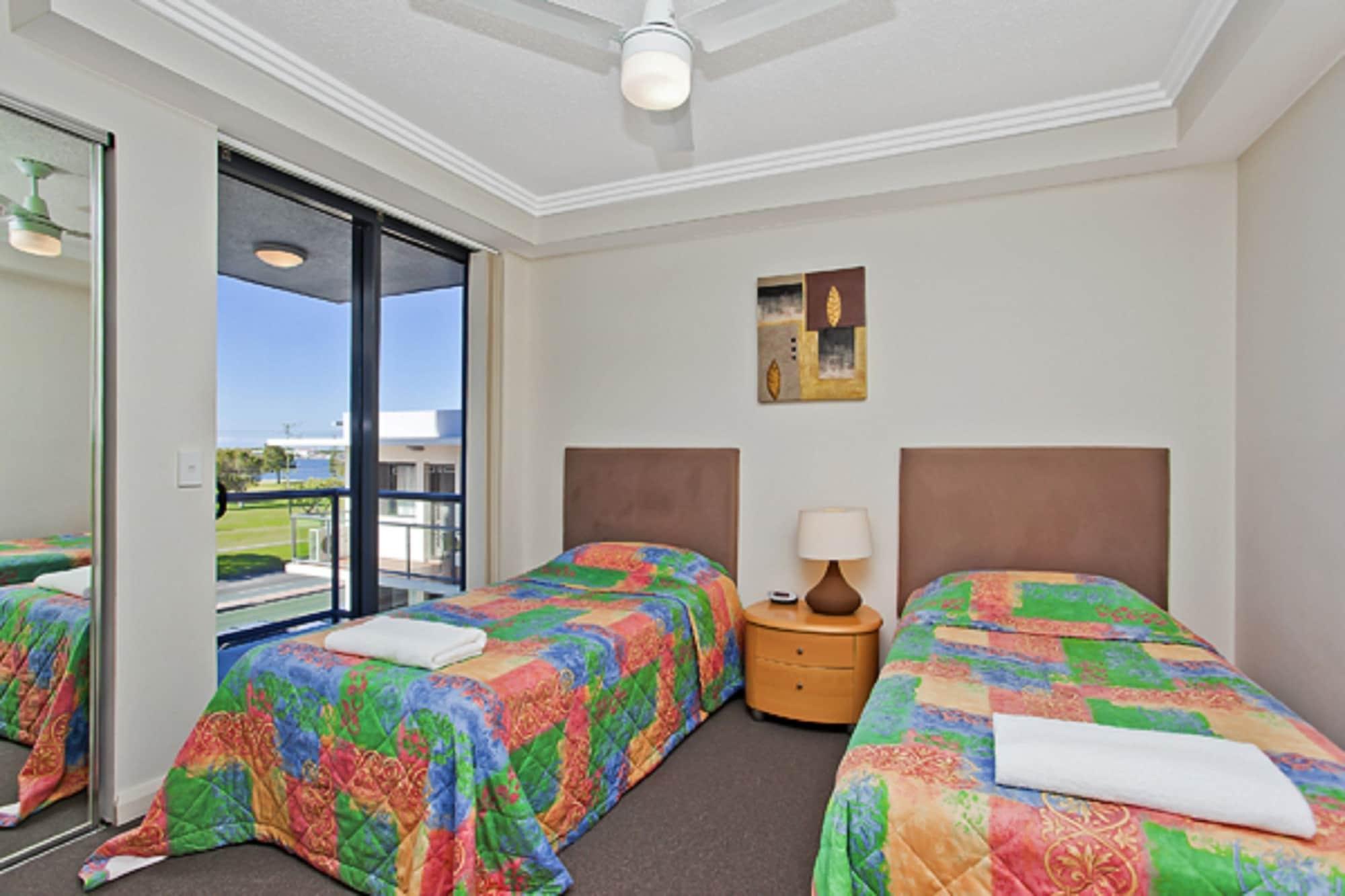 Aqualine Apartments On The Broadwater Gold Coast Exterior photo