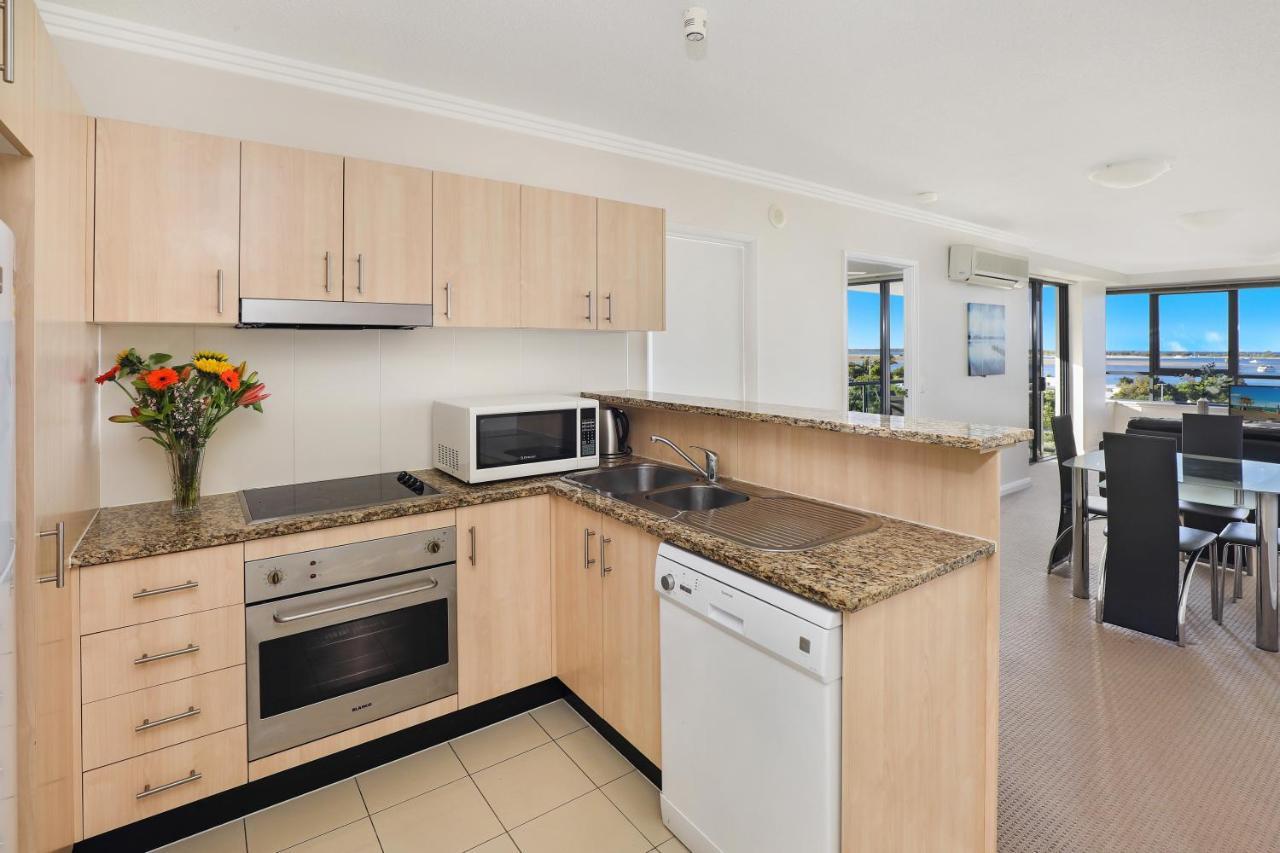 Aqualine Apartments On The Broadwater Gold Coast Exterior photo