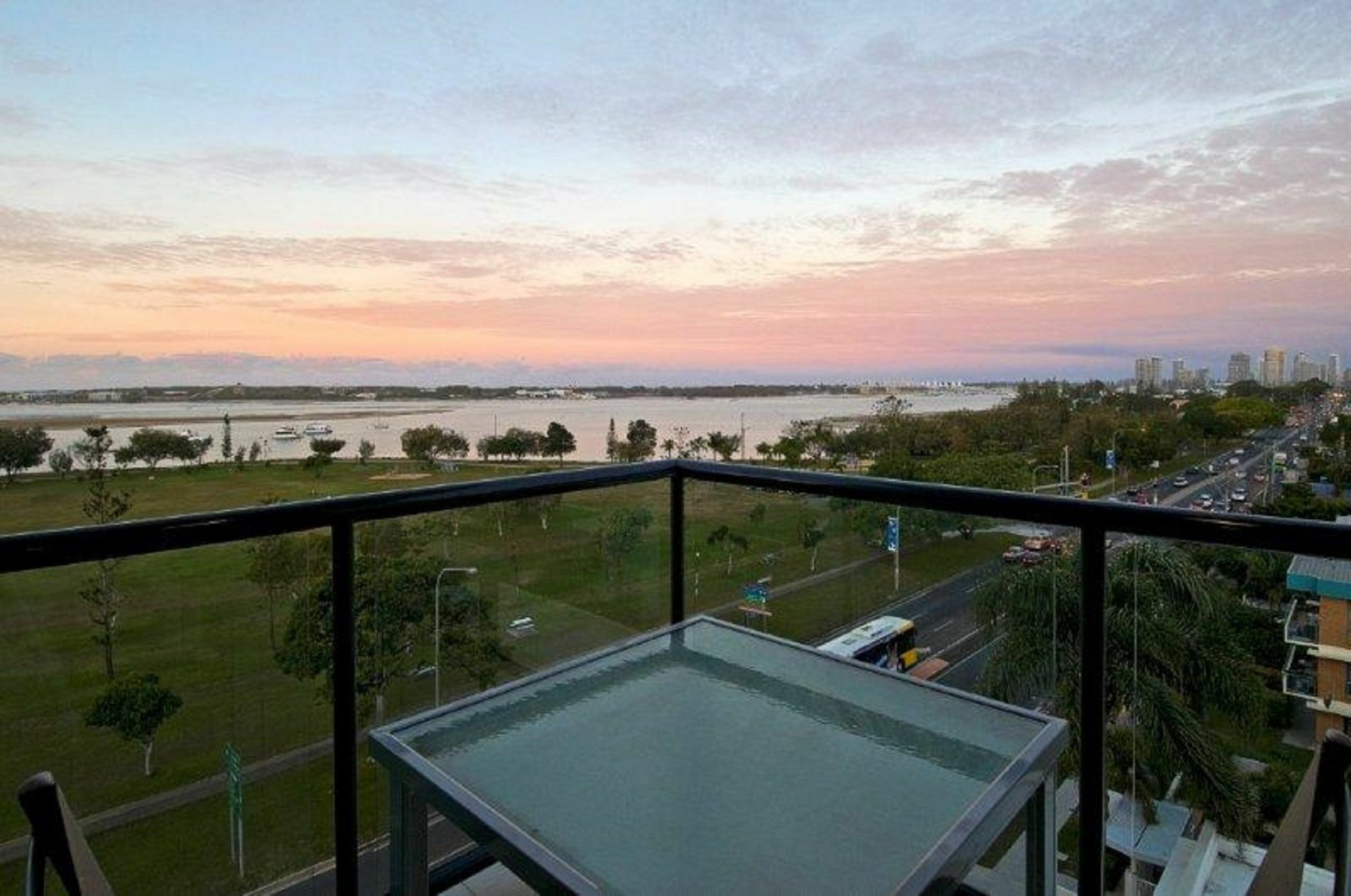 Aqualine Apartments On The Broadwater Gold Coast Exterior photo
